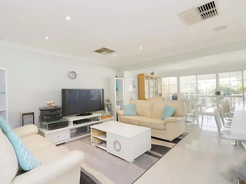 EASY-CARE LIVING WITH CITY AND RIVER VIEWS