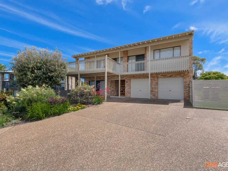 Beautiful position with ocean views and very close proximity to the beach, park, cafes, and restaurants!