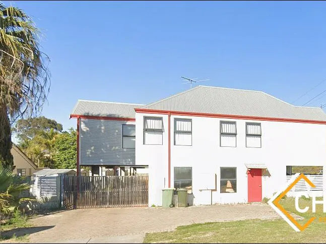 Unit close to Shops and Public Transport