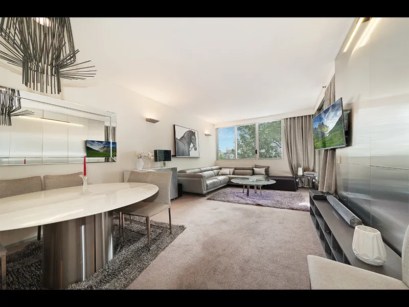 Newly Renovated Two Bedroom apartment Plus Study in the Heart of Sydney!