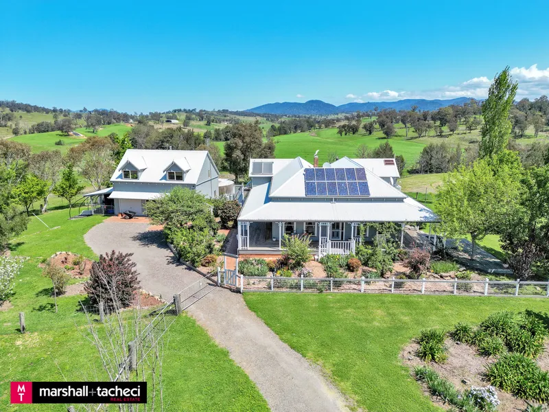 Elegant Homestead Lifestyle - On Scenic Creek Front Acres