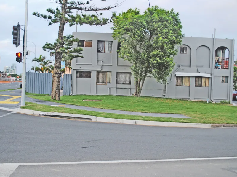 STUDIO SURFERS PARADISE