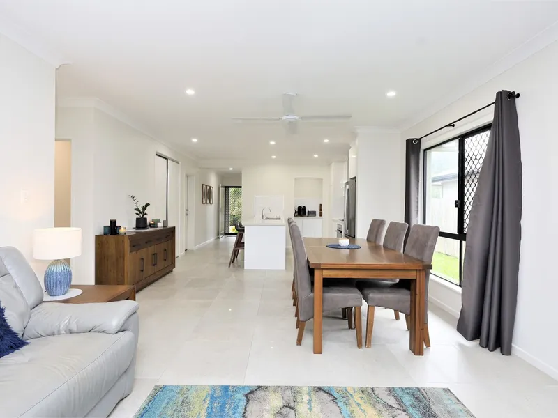 Beautiful Family Living - Butler Pantry - Side Access - Mount Peter Estate