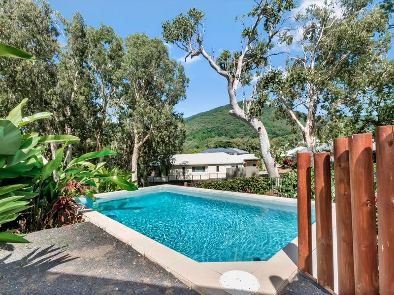 THE BEST OF PALM COVE LIFESTYLE!