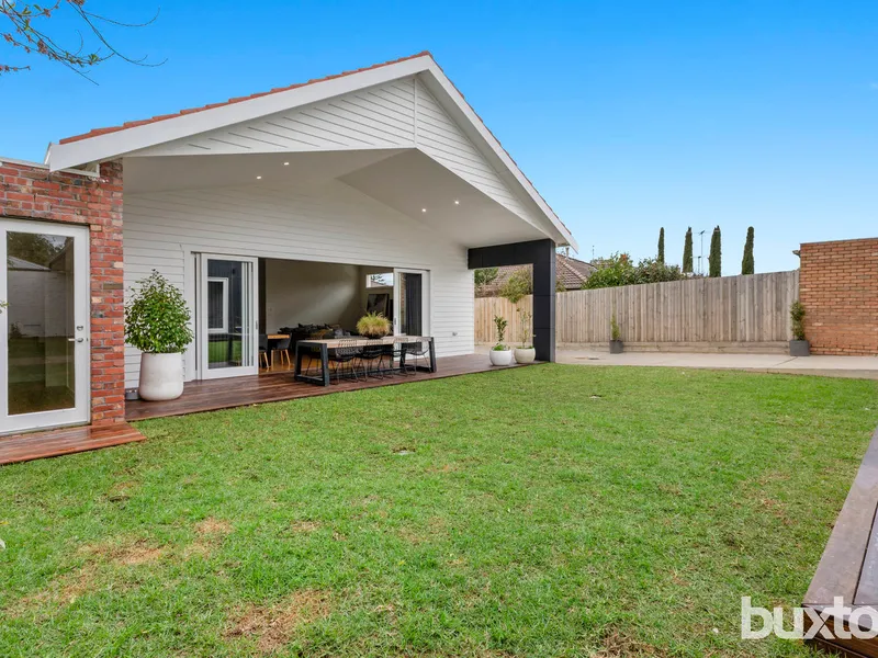 Grand Family Living in Blue-Chip Location