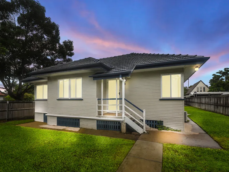 Post War Perfection on 698m2 with Premium Parkland Position!