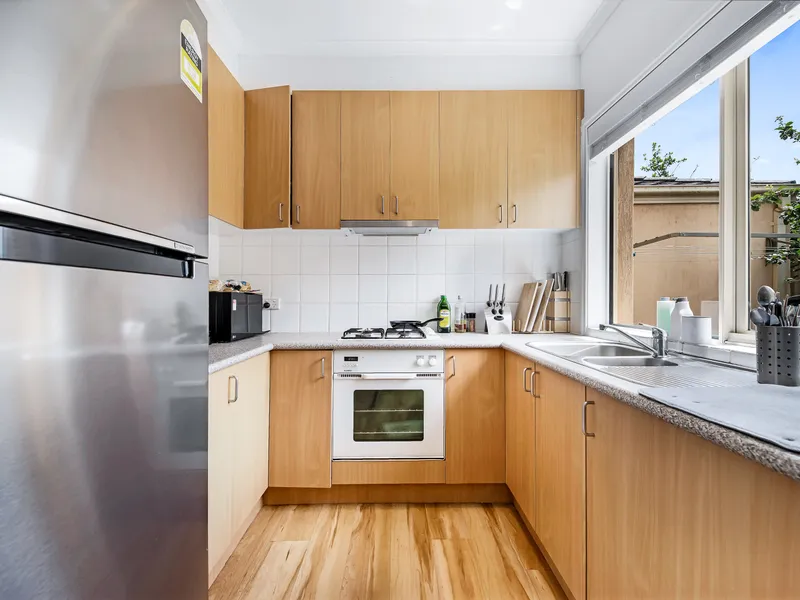 LOW-MAINTENANCE LIVING ON THE FASHION CAPITAL DOORSTEP