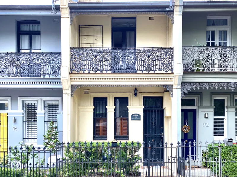 Spacious Paddington Terrace Featuring Large Sun-drenched Courtyard