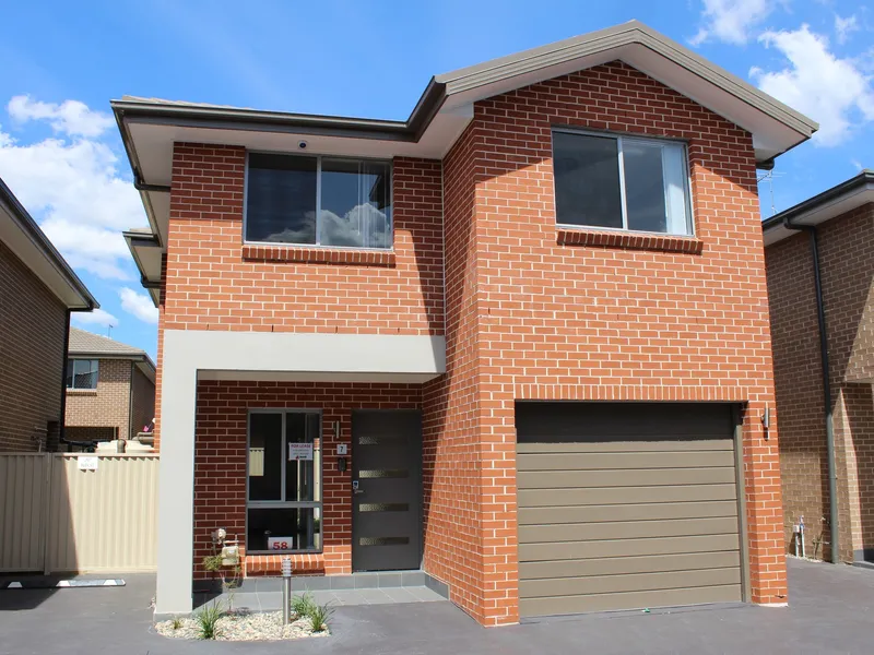 Townhouse/House in A Prime Location For Lease Now