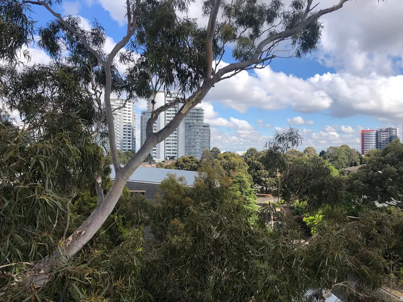Best Position in Well Kept Prestige Apartments Top floor penthouse Views to Blue Mountains Fully FURNISHED 3 Beds, one with spa. dishwasher and more