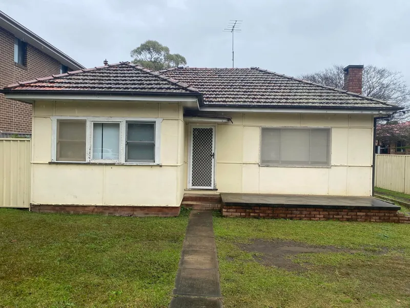 3 Bedroom Family Cottage Located In The Heart of Campbelltown!