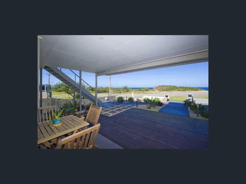 Waterfront ground floor 2 bedroom 1 bathroom unit with ocean views across Boat Harbour