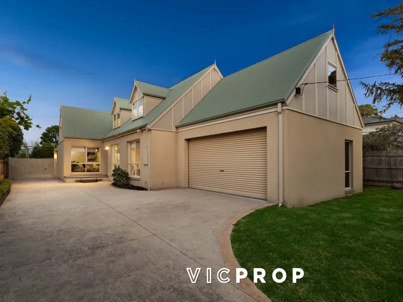 Grand Entertainer With Fabulous Outdoor Entertaining