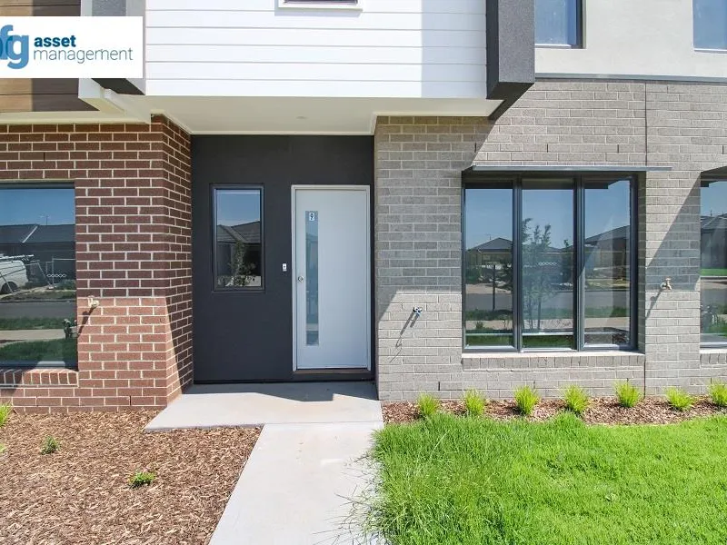 Brand New 3 bedroom townhouse with lock up garage