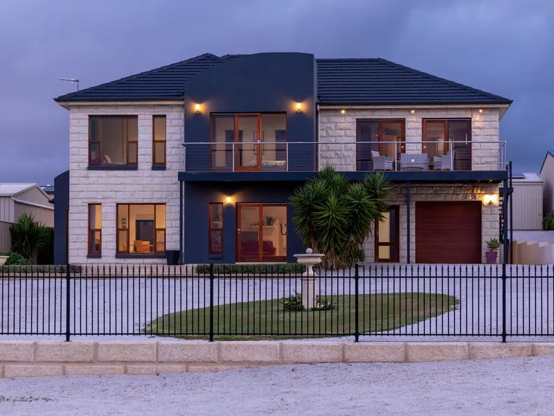 A stately home featuring million-dollar views over Coffin Bay is an entertainers delight for your family and guests…