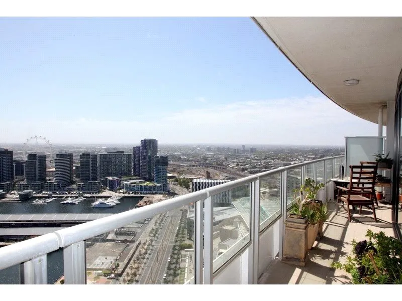 Sensational Docklands Location With Harbour Views!