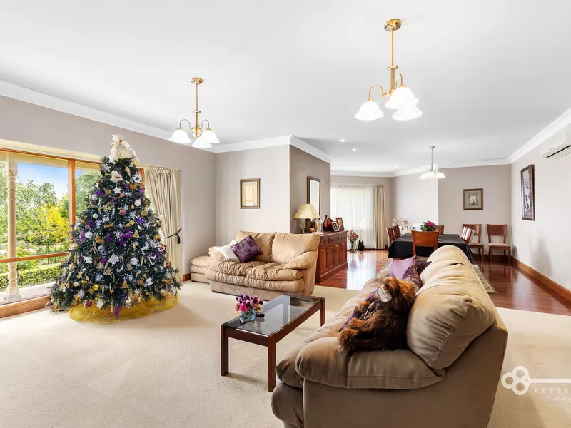 STUNNING FAMILY HOME - OUTSTANDING GARDEN SETTING