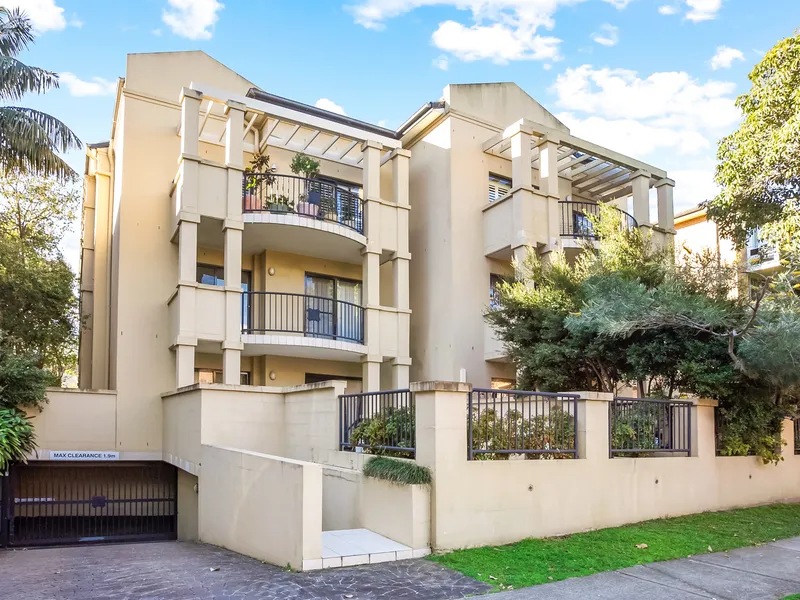 Large Apartment With Direct Lift Access And Secure Parking