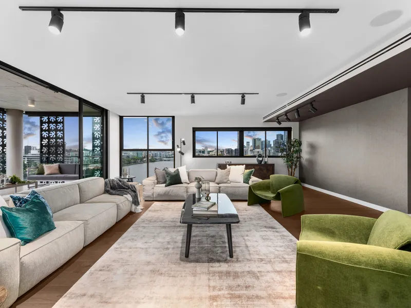 Endless Panoramas – Luxurious 503sqm Riverfront Penthouse