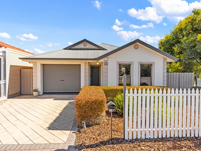 PICTURE-PERFECT 3-BED PROPERTY IN THE HEART OF THIS FAMILY-FRIENDLY LOCATION