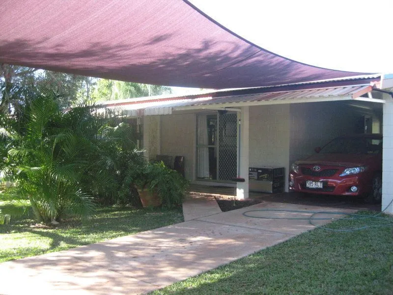 MASONRY BLOCK HOME IN A GOOD POSITION