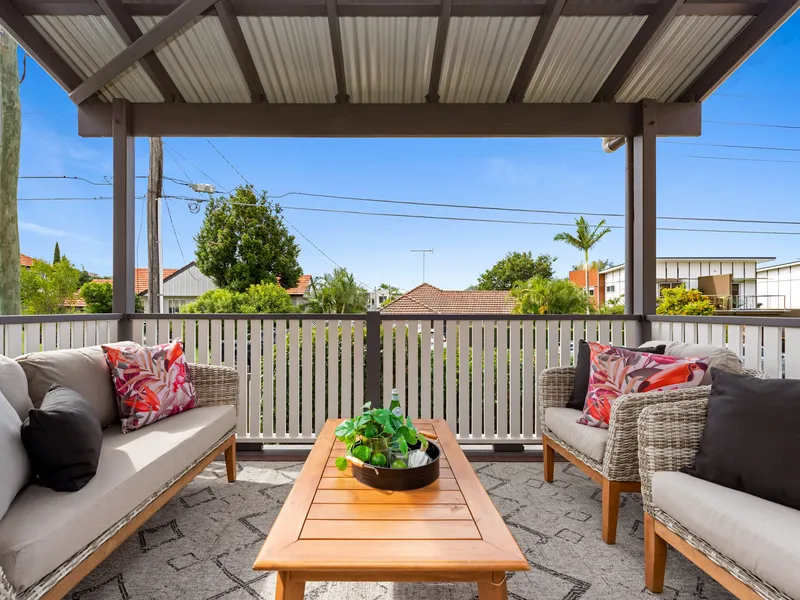 Style, location and easy living!