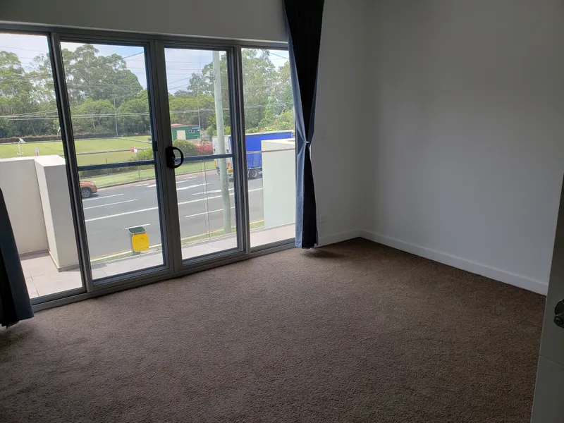 Look for female tenants to share a new townhouse.