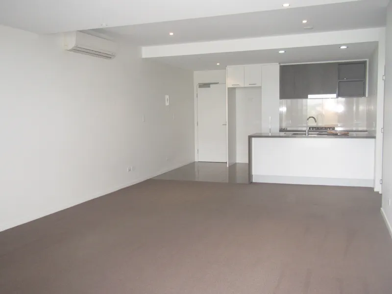 Unfurnished Waterfront 2 Bedroom Apartment in Hamilton