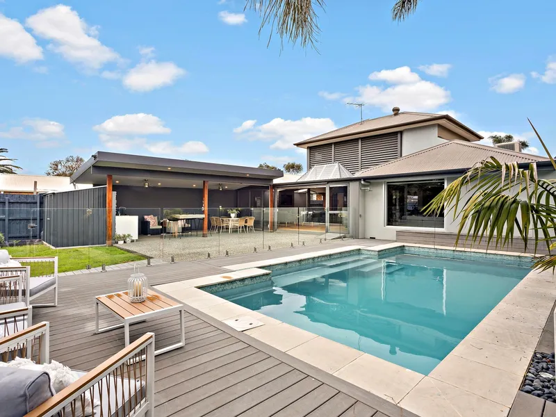 Dream Family Entertainer with Alfresco Poolside Paradise