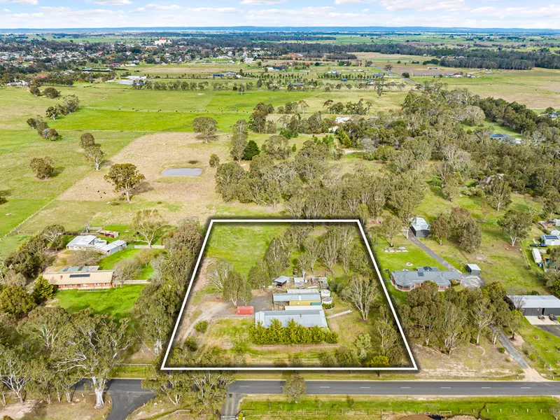 Unique Mud Brick home on the outskirts of Maffra