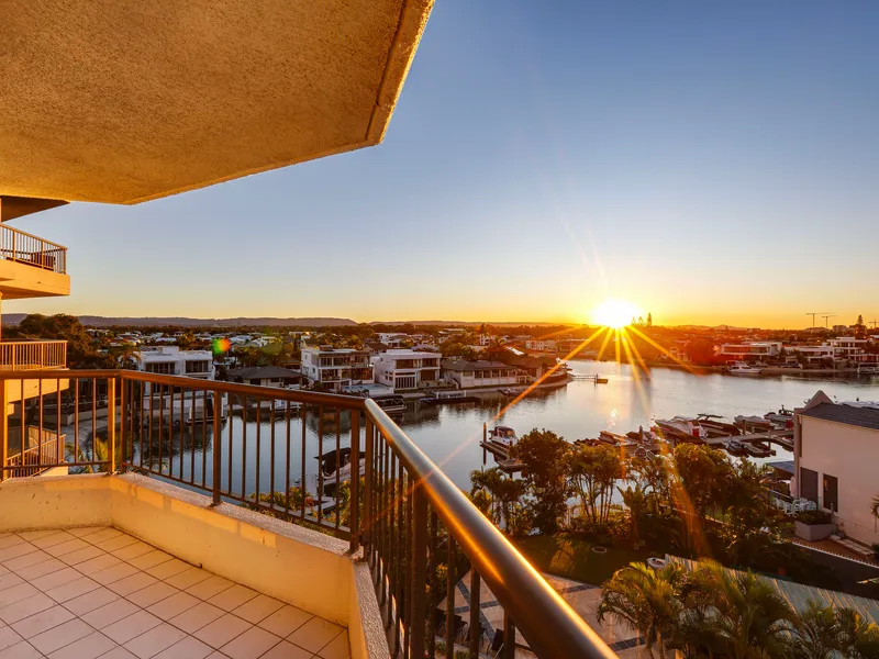 PUBLIC TRUSTEE SALE - TWO BEDROOM APARTMENT IN TIGHTLY HELD BUILDING - FIRST TIME AVAILABLE IN 39 YEARS