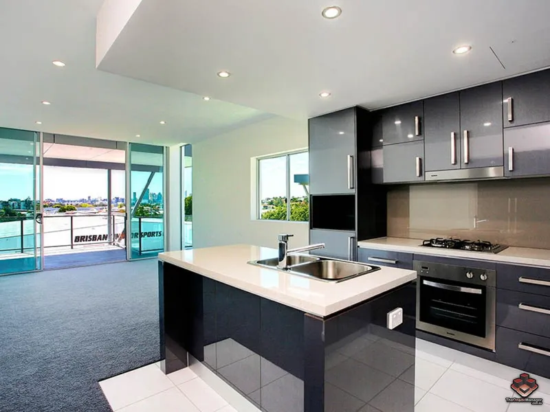 Sub-penthouse 2 Bed 2 Bath in A Boutique Building (b31)