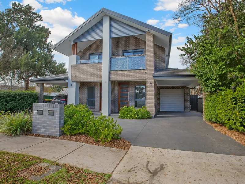 Beautiful Townhouse in Convenient Location