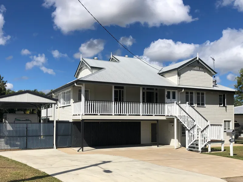 STUNNING QUEENSLANDER OVERLOOKING THE CRICKET CLUB