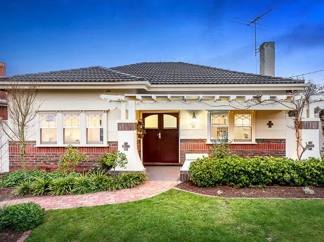 Beautifully presented Single Level Home in Perfect location! Caulfield South Primary School - Zone