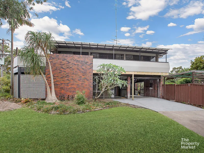 Renovated home, close to the Lake!