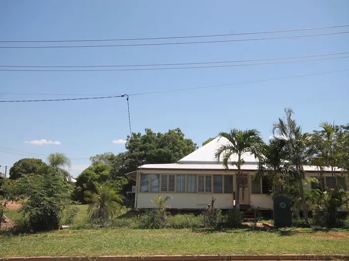 $125,000 BARGAIN - GREAT BIG HOUSE on a 935m2 CORNER BLOCK
