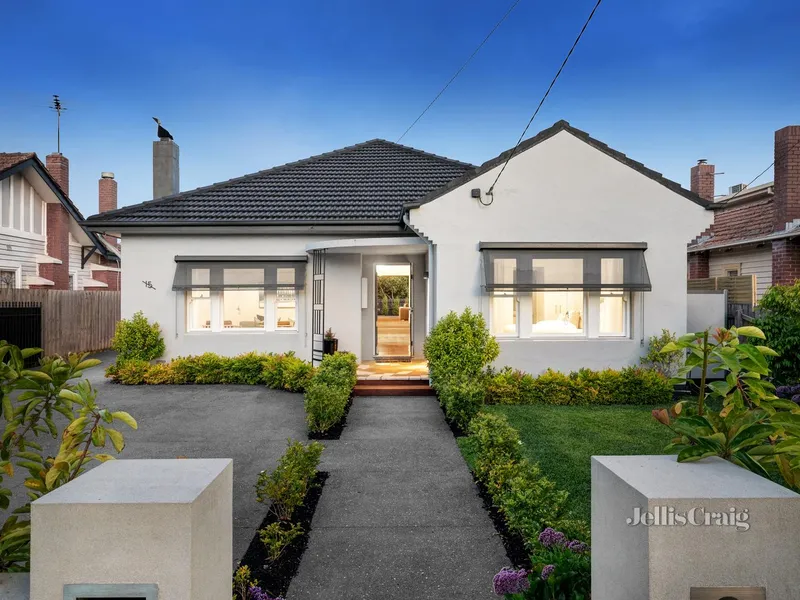 A stunning family surprise in premier position