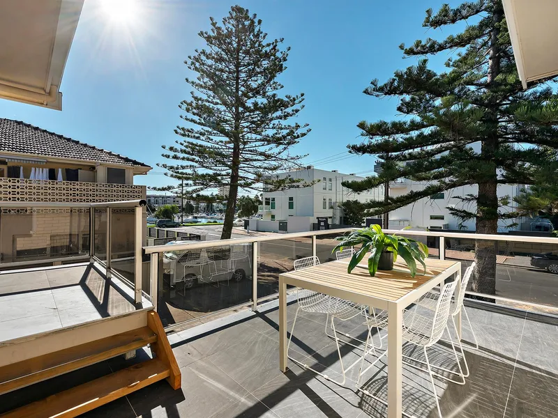 Town House in Tree-Lined St Annes Terrace - Mooring Views in a fantastic Location