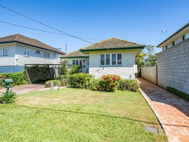 3 BEDROOM COTTAGE - DEAGON