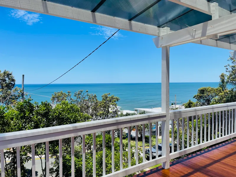 Classic yet contemporary, fully renovated beach shack with spectacular ocean views