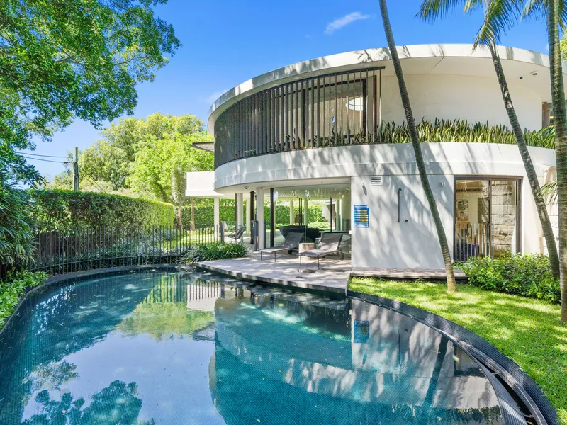 ‘Oculus’, Tzanne’s Architectural Masterpiece, Private North-East Facing Home