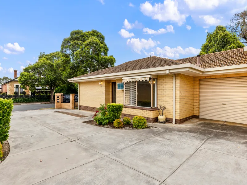 Charming Parkside retreat: two-bedroom haven with courtyard, garage, and modern comforts.