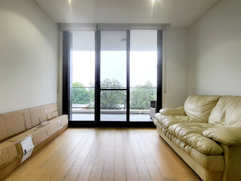 1 Bedroom + Huge Study