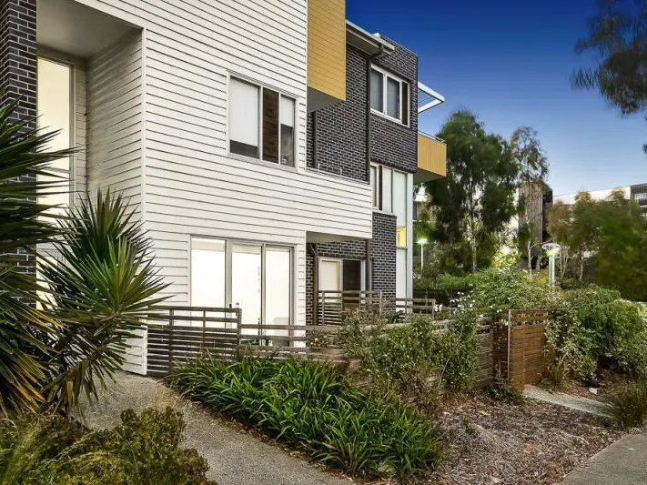 Fully furnished two-bedroom apartment in head of Bundoora!!!