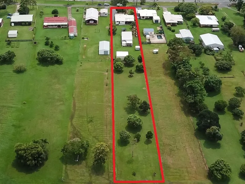 Lovely Home on a 1 Acre Block in the Middle of Town