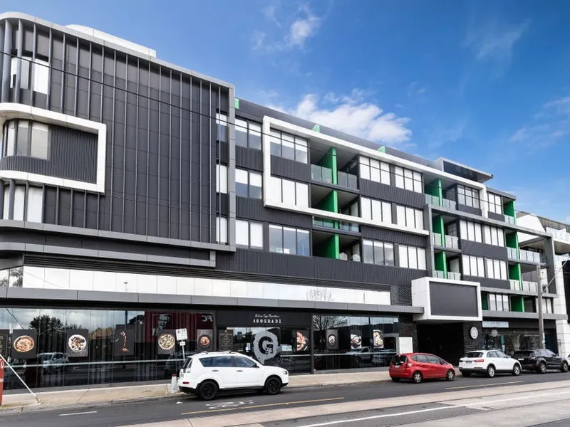 Broad 1 bedroom plus study apartment 74sqm 310/110 KEILOR ROAD, ESSENDON NORTH