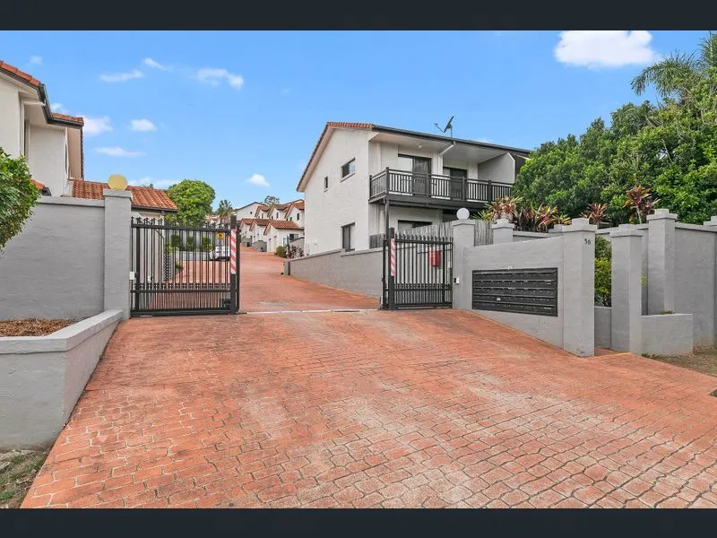 3bedroom townhouse available in late Dec