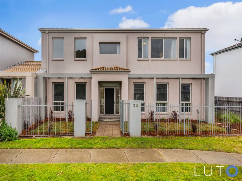 Immaculate Executive Townhouse in a Desirable Location