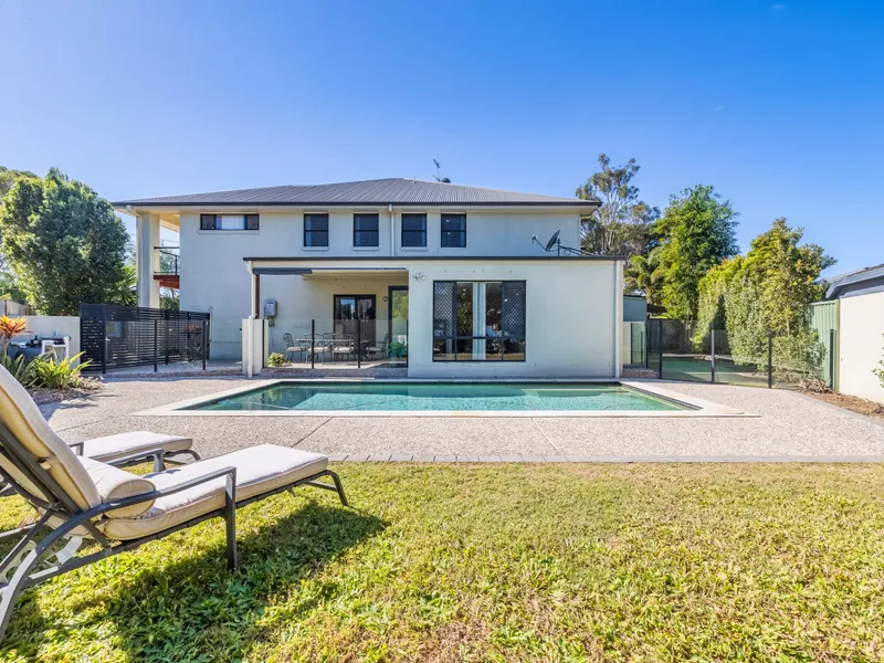 AN IDYLLIC PRIVATE DUPLEX OFFERING A POOL & FULLY FENCED YARD
